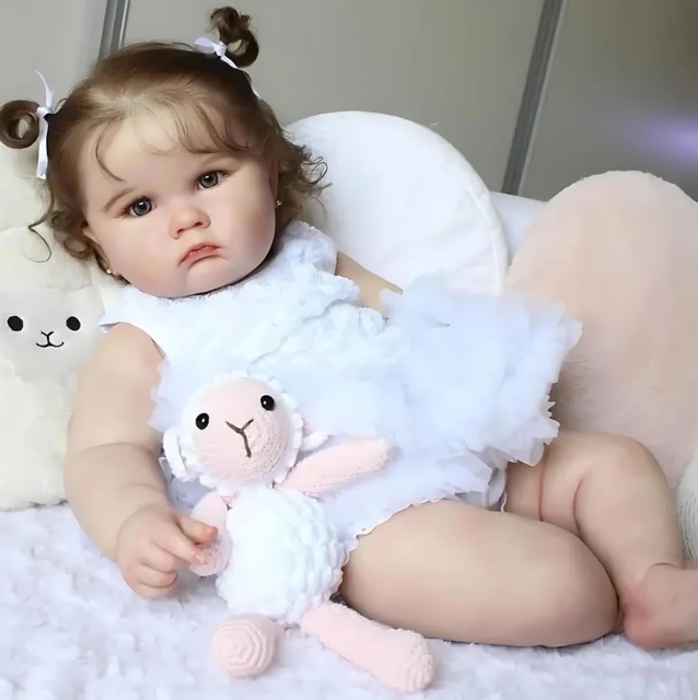 Psiquiatra analisa fenômeno dos bebês Reborn e diz que apego pode estar ligado a fetiches e carências afetivas